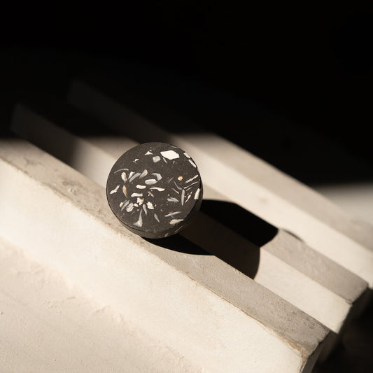 bouton de meuble noir bleu coquillages recycles malakio