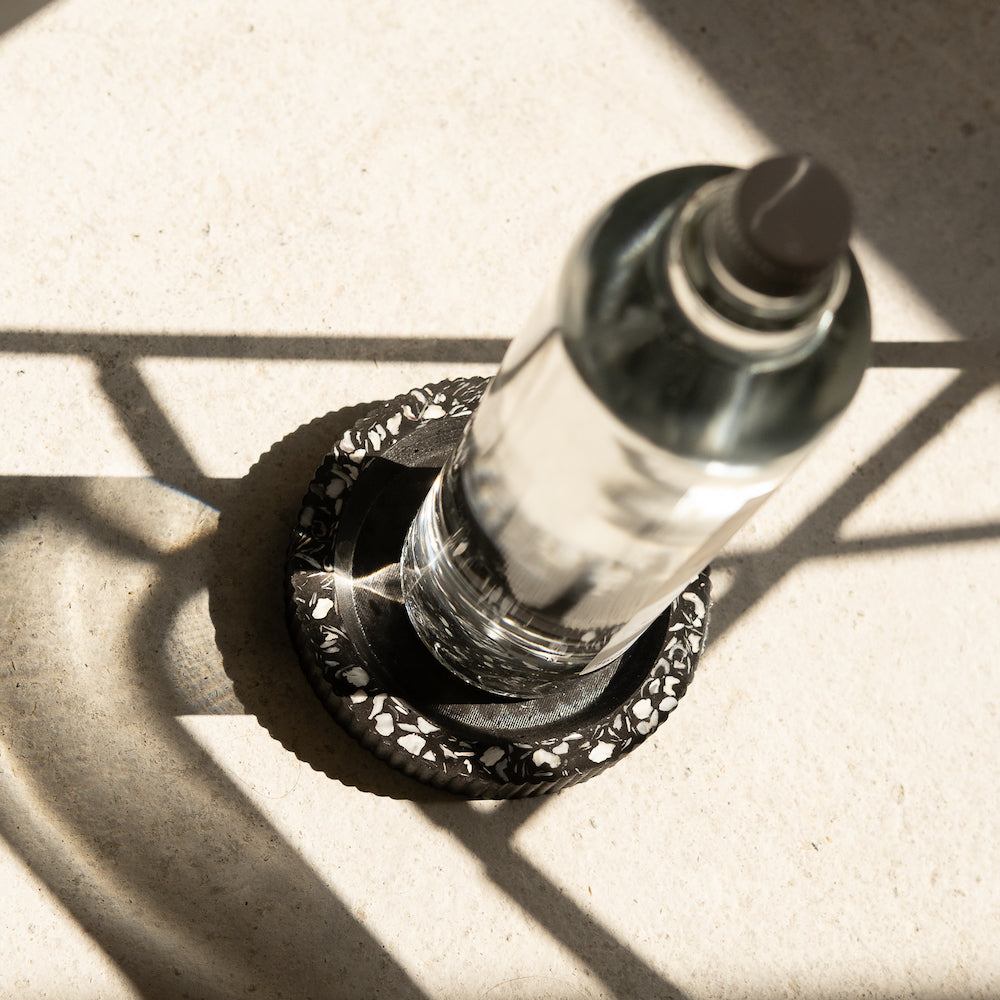 socle de bouteille colosse noir coquillages recycles malakio