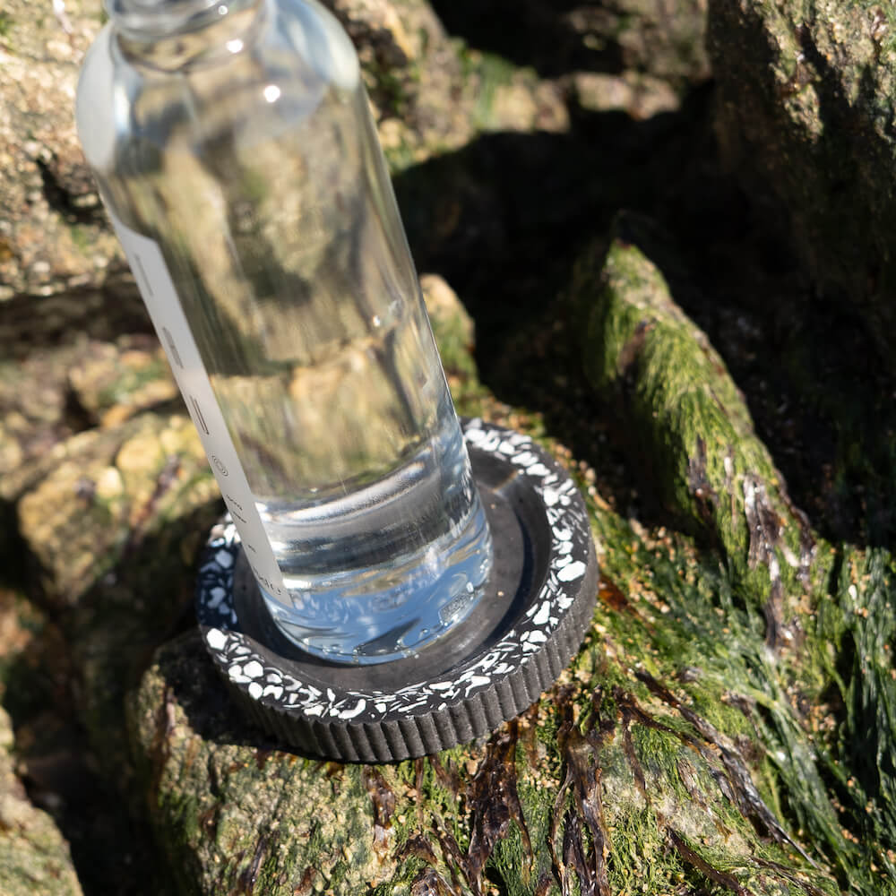 socle de bouteille colosse noir coquillages recycles malakio