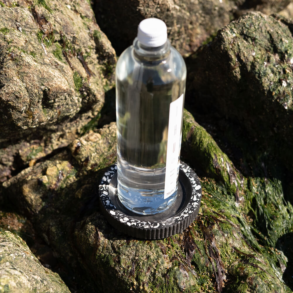 socle de bouteille colosse noir coquillages recycles malakio