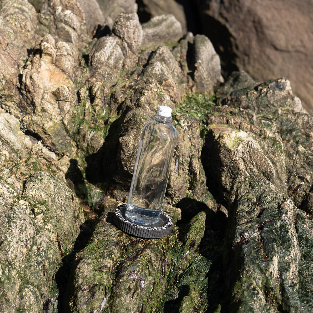 socle de bouteille colosse noir coquillages recycles malakio