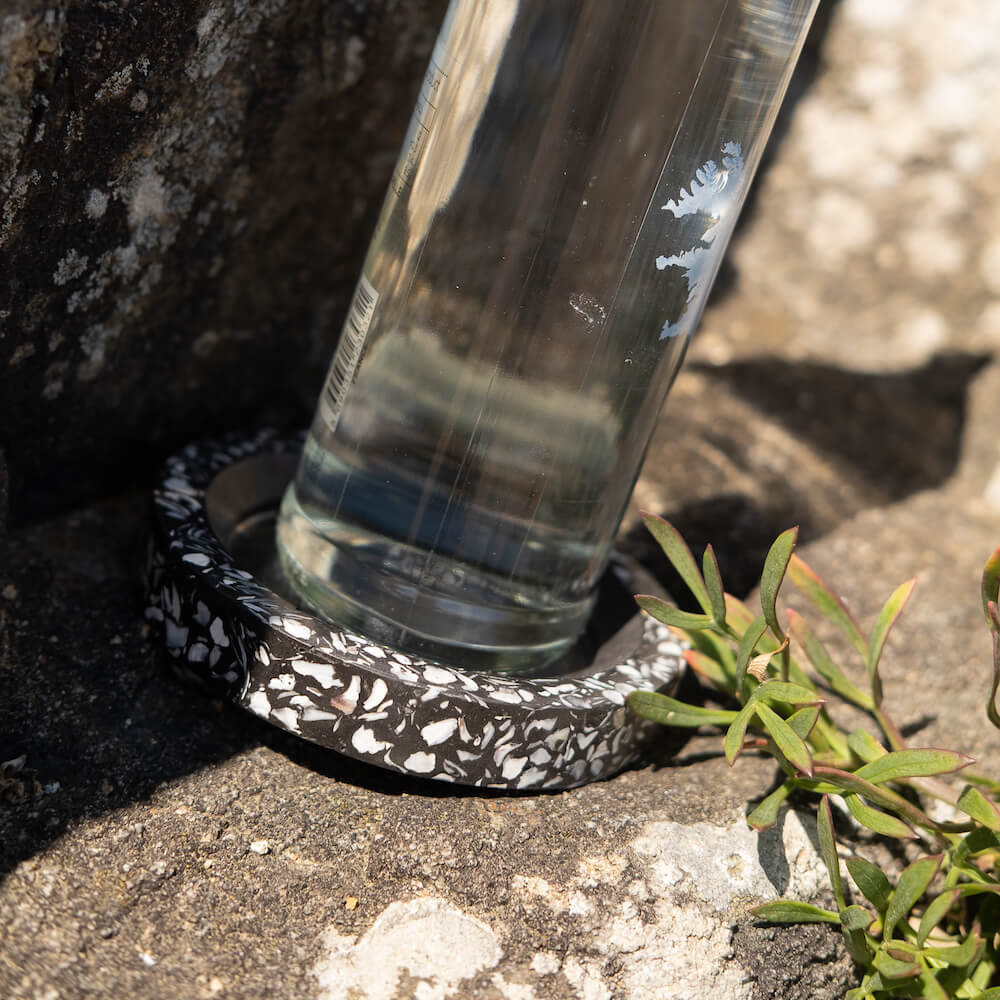 socle de bouteille helios noir coquillages recycles malakio