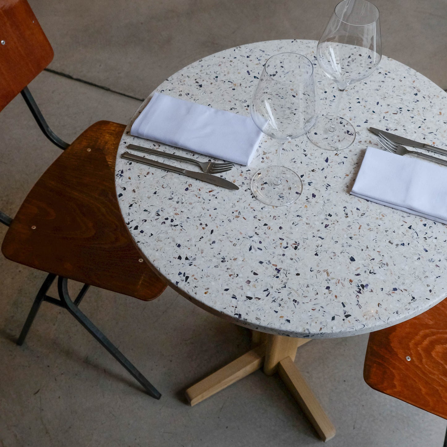 Table de bistrot Michel - Collaboration Gllu x Malàkio