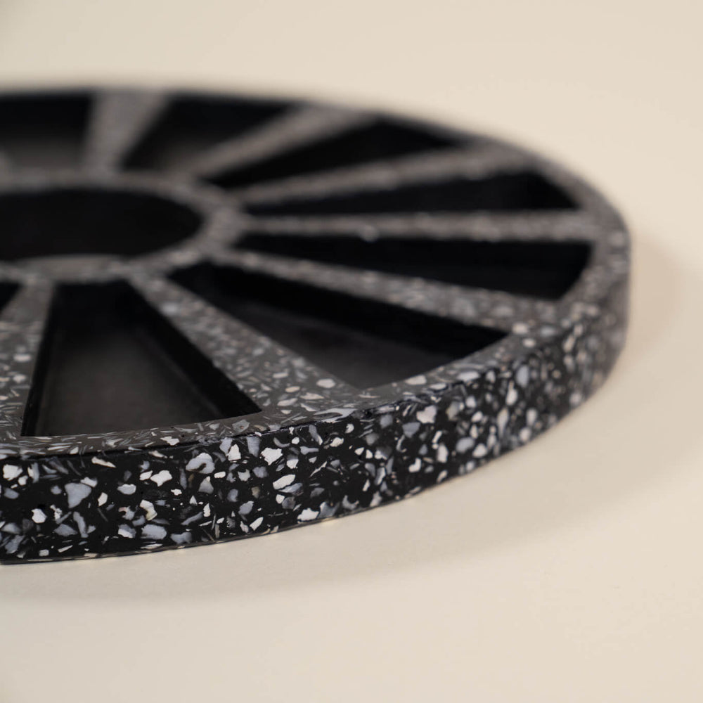plateau a huitres helios la douzaine noir coquillages recycles malakio