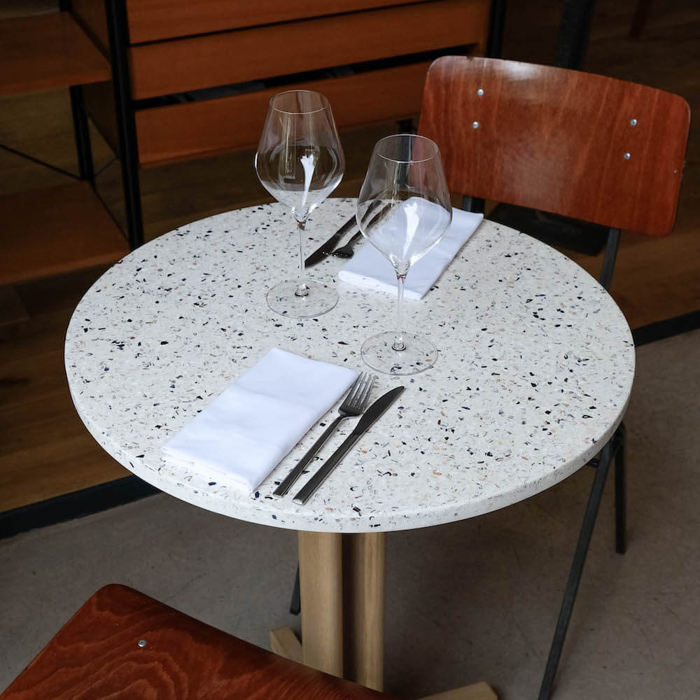 table de bistrot michel chene clair coquillages recycles malakio gllu