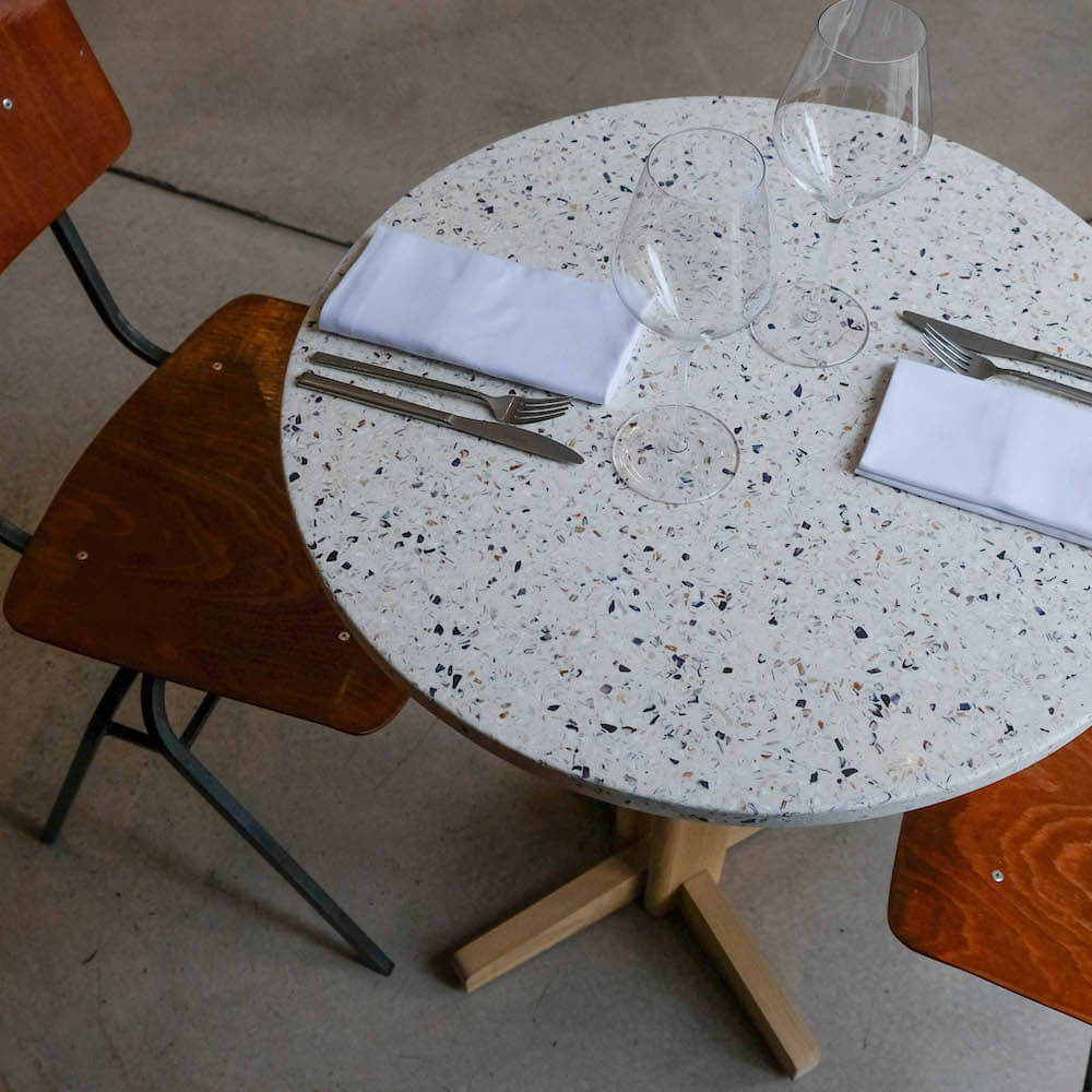 table de bistrot michel chene clair coquillages recycles malakio gllu